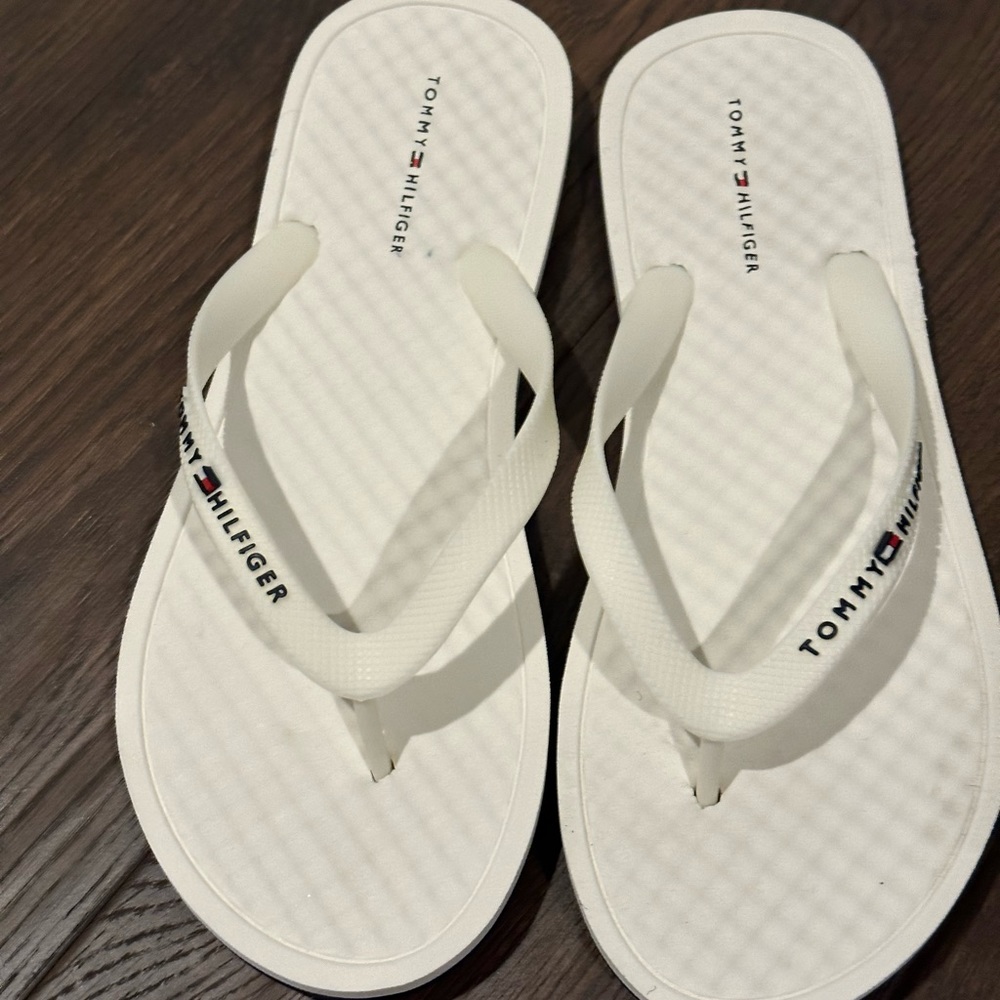 Tommy Hilfiger Women’s Maisen Flip Flop Sandals